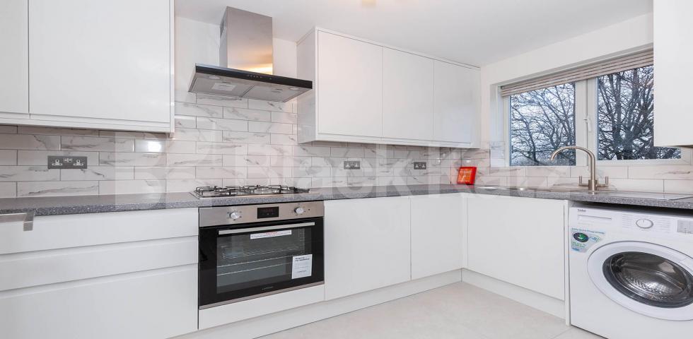 			REFURBISHED TWO BEDROOM PROPERTY , 2 Bedroom, 1 bath, 1 reception Flat			 Adolphus Road, FINSBURY PARK-MANOR HOUSE